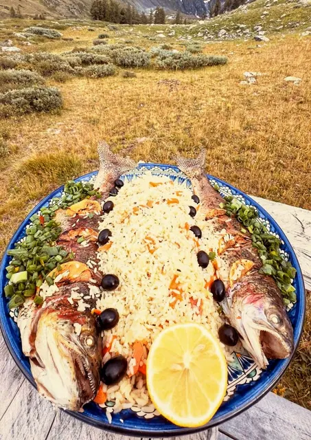 Запечённая форель с рисом — ужин в юрте-кухне