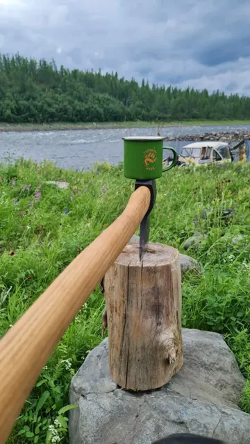 Кружка клуба у реки